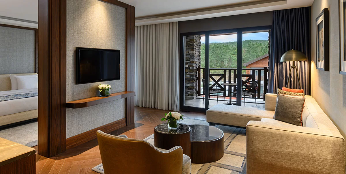 Comfort Suite, King Bed, Forest and Biological Pond View