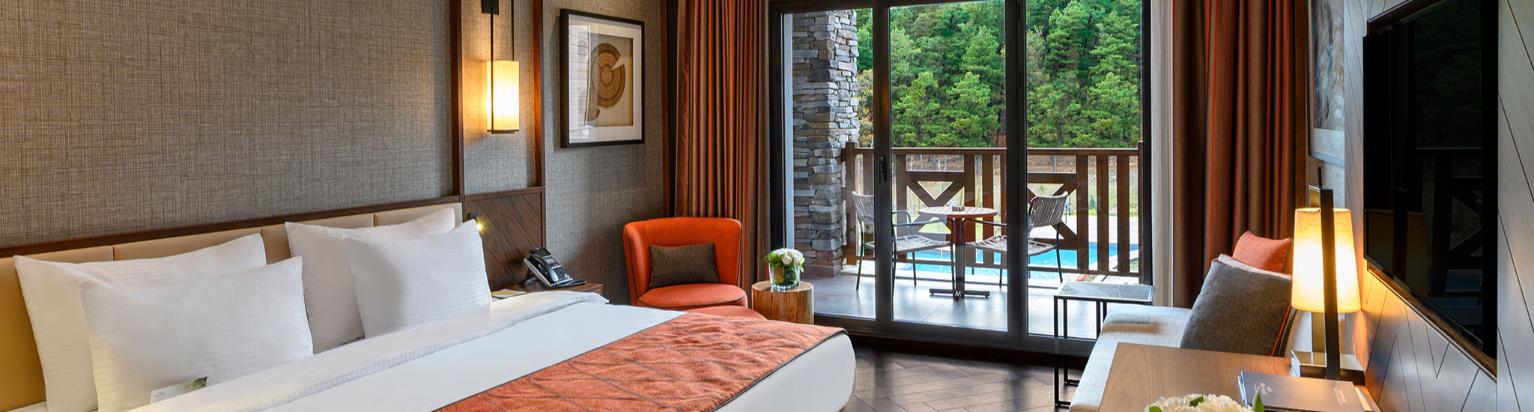 Deluxe Room, King Bed, Forest and Biological Pond View